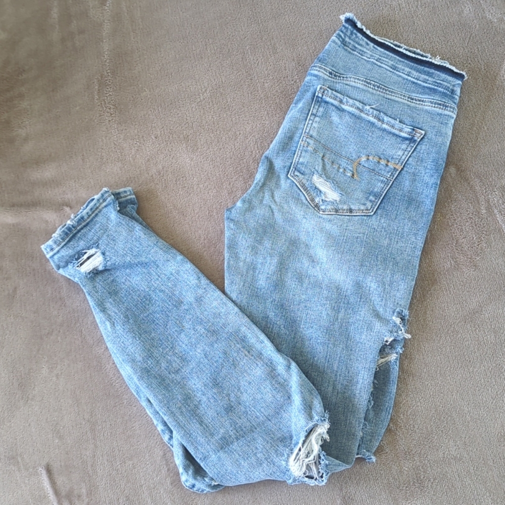American Eagle distressed skinny jean